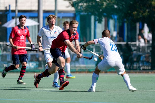 From left: Mika Schmidt (BHC), 19, Jan Philipp Fischer (MHC), 23, tackle, game play, duel, tackle, tackling, dynamic, action, 03 10 2026, Mannheim, Germany, hockey, 1st Bundesliga, men s, Mannheimer HC, Berliner HC xozx