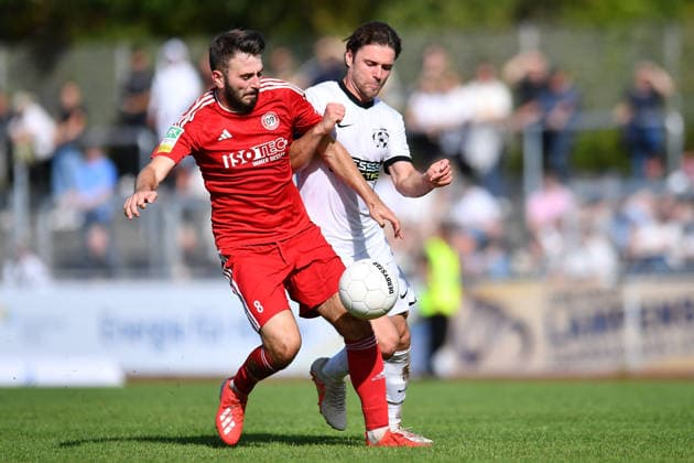Men s Soccer, Regionalliga West, 2026–2027 Season, Matchday 25: VfB 03 Hilden vs. SV Bergisch Gladbach on October 3, 2026, at the Am Bandsbusch Stadium in Hilden. Ardit Mimini, SV Bergisch Gladbach, left: Venhar Ismailji, VfB 03 Hilden; right: North Rhine-Westphalia, Germany