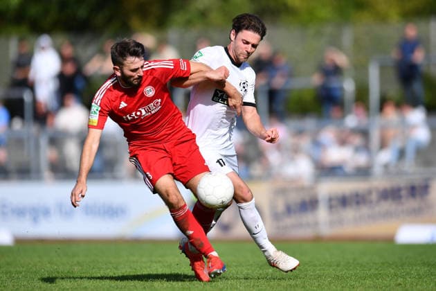 Men s Soccer, Regionalliga West, 2026–2027 Season, Matchday 25: VfB 03 Hilden vs. SV Bergisch Gladbach on October 3, 2026, at the Am Bandsbusch Stadium in Hilden. Ardit Mimini, SV Bergisch Gladbach, left: Venhar Ismailji, VfB 03 Hilden; right: North Rhine-Westphalia, Germany