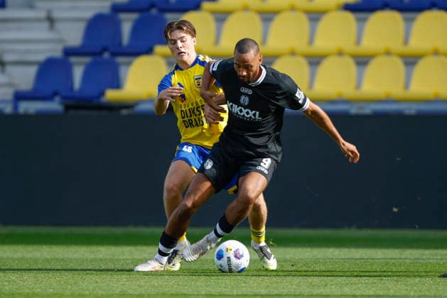 October 3, 2026, Stadionplein, Leeuwarden, GER, Friendly Match: SV Meppen vs. SC Cambuur, Cyrill Akono, SV Meppen 9, vs. Daminan Westerhof, Cambuur 48. DFL regulations prohibit any use of photographs as image sequences and or quasi-video. Leeuwarden, Friesland, Netherlands, Stadionplein