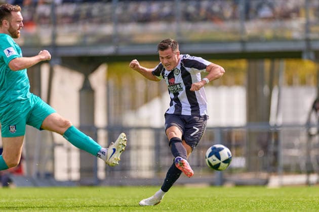 Tim Weissmann, FSV Frankfurt, 04, shot on goal by Michael Kleinschrodt, VfR Aalen, 09 GER, VfR Aalen vs. FSV Frankfurt, soccer, Regionalliga Southwest Men, Matchday 10, 2026–2027 season, October 3, 2026 GER, VfR Aalen vs. FSV Frankfurt, Soccer, Regionalliga Southwest Men, Matchday 10, 2026–2027 Season, October 3, 2026 Aalen Copyright: xEibner-Pressefoto GeraldxOelze-dexStoppanyx EP_ODS