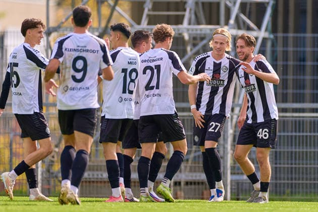 Aalen players celebrate a goal; Gianluca Gaudino (VfR Aalen), 46, celebrates his goal, which gave Aalen a 1–0 lead; Vico Meien (VfR Aalen), 27, congratulates him; VfR Aalen vs. FSV Frankfurt, soccer, Regionalliga Southwest Men, Matchday 10, 2026–2027 season, October 3, 2026, GER, VfR Aalen vs. FSV Frankfurt, soccer, Regionalliga Southwest Men, Matchday 10, 2026–2027 season, October 3, 2026, Aalen Copyright: xEibner-Pressefoto GeraldxOelze-dexStoppanyx EP_ODS