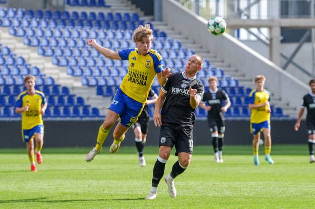 Dutch Soccer, International Friendly, International Break, 3rd Division, Eredivisie, 2026–2027 Season, Kooi Stadium, Leeuwarden, Netherlands, Saturday, October 3, 2026, SC Cambuur Leeuwarden vs. SV Meppen, Wiebe Kooistra (SC Cambuur Leeuwarden, 27) vs. Jannic Ehlers (SV Meppen, 17) Copyright: xMichelxWittex