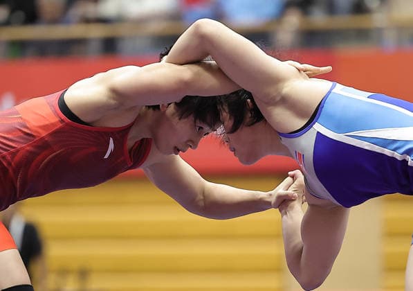 (261003) -- NAGOYA, Oct. 3, 2026 -- Hong Kexin (L) of China competes against Son Il Sim of the Democratic People s Republic of Korea (DPRK) during the women s wrestling 57kg final at the 20th Asian Games Aichi-Nagoya 2026 in Nagoya, Japan, Oct. 3, 2026. ) (SP)JAPAN-NAGOYA-ASIAN GAMES-WRESTLING-WOMEN S 57KG-FINAL LongxLei 