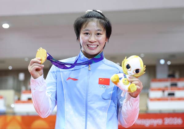 (261003) -- NAGOYA, Oct. 3, 2026 -- Gold medalist Hong Kexin of China poses for photos during the awarding ceremony after the women s wrestling 57kg final at the 20th Asian Games Aichi-Nagoya 2026 in Nagoya, Japan, Oct. 3, 2026. ) (SP)JAPAN-NAGOYA-ASIAN GAMES-WRESTLING-WOMEN S 57KG-FINAL LongxLei 