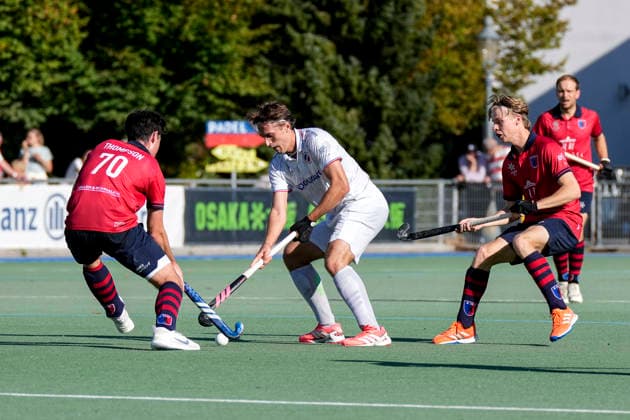 From left: Milo Thompson (BHC), 70, Matteo Luca Poljaric (MHC), 14, Yannick Koch (BHC), 10, tackle, game scene, duel, tackle, tackling, dynamic, action, 03 10 2026, Mannheim, Germany, hockey, 1st Bundesliga, men s, Mannheimer HC vs. Berliner HC xozx