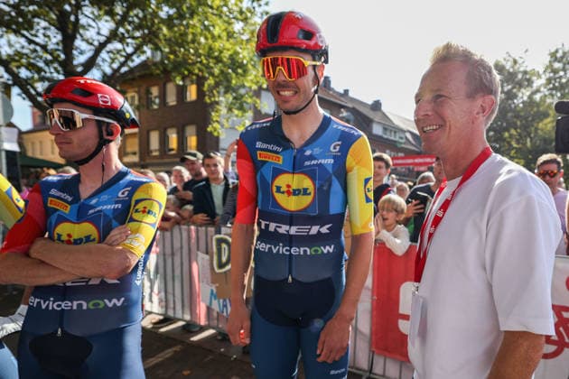 Cycling: UCI ProSeries Men s Elite 20 Sparkassen Münsterland Giro on October 3, 2026. Maximilian Richard Walscheid (Lidl Trek), with race director Fabian Wegmann on the left and xJRx