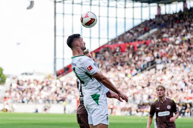 German Soccer: 2. Bundesliga, Bundesliga, Friendly Match, 2026–27 Season, FC St. Pauli vs. Borussia Mönchengladbach, Millerntor Stadium, Hamburg, St. Pauli, Tim Kleindienst, Borussia Mönchengladbach, 11, header, Lars Ritzka, FC St. Pauli, 21 Copyright: xStefanxTrochax