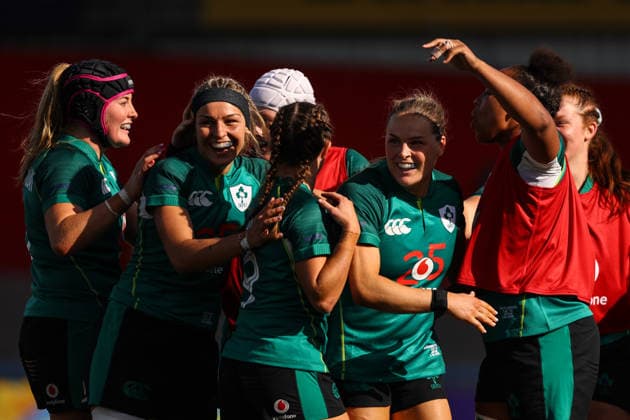 Women s International Test Match, Virgin Media Park, Cork 3 10 2026 Ireland vs Japan Ireland s BÃ Ã ibhinn Parsons celebrates with Fiona Tuite-O Sullivan, Erin King, Emily Lane and Grace Moore after scoring her side s fifth try 3 10 2026  Copyright: xx BB3_0397