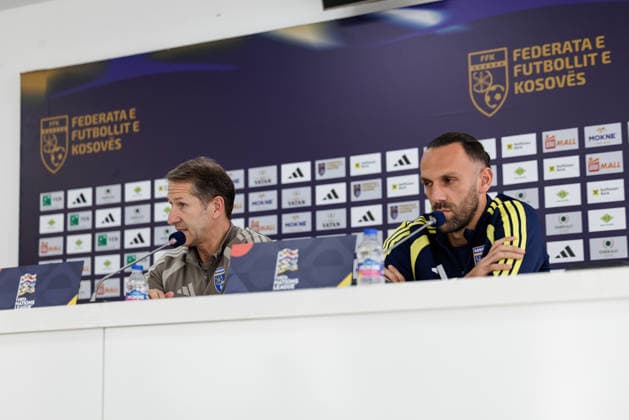 SOCCER - NL, KOS vs AUT PRISTINA,KOSOVO,03.OCT.26 - SOCCER - UEFA Nations League, OEFB international match, Länderspiel, Nationalmannschaft Kosovo vs Austria, preview, press conference, PK, Pressekonferenz team KOS. Image shows head coach Franco Foda and Dion Kacuri (KOS).  GEPAxpictures xArminxRauthner