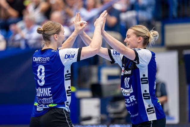 L R Nieke Kuehne (HSG Blomberg Lippe, 09) and Maxi Muehlner (HSG Blomberg Lippe, 10) celebrate after scoring a goal (GER), HSG Blomberg Lippe vs. HC Podravka, Handball, EHF Champions League Women, Group Stage, 2026–2027 season, October 3, 2026, GER, HSG Blomberg Lippe vs. HC Podravka, Handball, EHF Champions League Women, Group Stage, 2026–2027 season, October 3, 2026, Lemgo Copyright: xEibner-Pressefoto JanxRollingerx EP_JSK