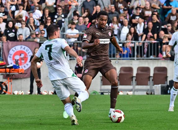 October 3, 2026, German Soccer, Men, Bundesliga, Friendly Match, 2026–2027 Season, Hamburg, FC St. Pauli vs. Borussia Mönchengladbach; Youssoupha Niang (Pauli 07) tries to get the better of Kevin Stöger (BMG Gladbach 07); DFB and DFL regulations prohibit any use of photographs as image sequences and or quasi-video; Hamburg Millerntorstadion, Hamburg, Germany Copyright: xnordphotoxGmbH xWitkex