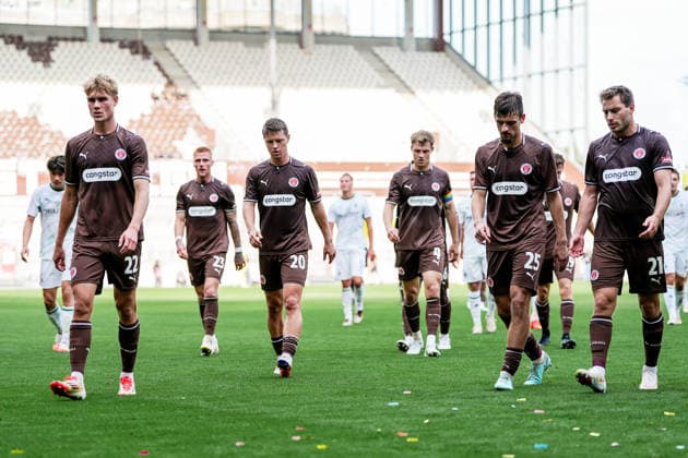 German Soccer: 2. Bundesliga, 1. Bundesliga, Friendly Match, 2026–27 Season, FC St. Pauli vs. Borussia Mönchengladbach, Millerntor Stadium, Hamburg, St. Pauli Team, FC St. Pauli Dissatisfied, Halftime Copyright: xStefanxTrochax