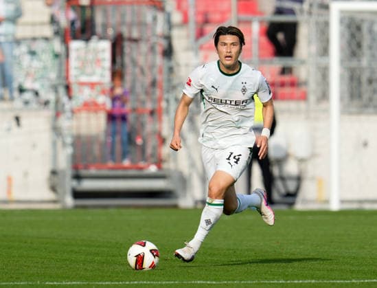 Daiki Hashioka (Borussia Moenchengladbach, 14) am Ball. GER, FC St. Pauli vs Borussia Mönchengladbach, Freundschaftsspiel, Saison 2026 27, Millerntor-Stadion, Hamburg, 03.10.2026 DFL REGULATIONS PROHIBIT ANY USE OF PHOTOGRAPHS AS IMAGE SEQUENCES AND OR QUASI-VIDEO Foto: HMB Media Scott W. Coleman Hamburg Millerntor-Stadion Hamburg GER Copyright: xScottxW.xColemanx