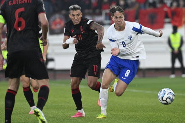 LKS 20261003 8 Onni Valakari of Finland vies with 11 Myrto Uzuni of Albania during the UEFA Nations League Group C1 football match between Finland and Albania in Helsinki, Finland, on October 3, 2026. - EMMI KORHONEN Helsinki Finland 3jwSSxxFnp8  Copyright: xEmmixKorhonenx 3jwSSxxFnp8