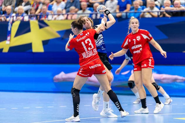L R Dejana Milosavljevic (HC Podravka), No. 13, in a one-on-one battle with Isabelle Axmann (HSG Blomberg Lippe), No. 11, GER, HSG Blomberg Lippe vs. HC Podravka, Handball, EHF Champions League Women, Group Stage, 2026–2027 season, October 3, 2026 GER, HSG Blomberg Lippe vs. HC Podravka, Handball, EHF Champions League Women, Group Stage, 2026–2027 season, October 3, 2026 Lemgo Copyright: xEibner-Pressefoto JanxRollingerx EP_JSK
