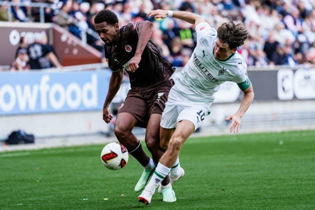 Germany Soccer: 2. Bundesliga, Bundesliga, Friendly Match, 2026–27 Season, FC St. Pauli vs. Borussia Mönchengladbach, Millerntor Stadium, Hamburg, St. Pauli, Youssoupha Niang (FC St. Pauli), 7, tackle, Philipp Sander (Borussia Mönchengladbach), 16 Copyright: xStefanxTrochax