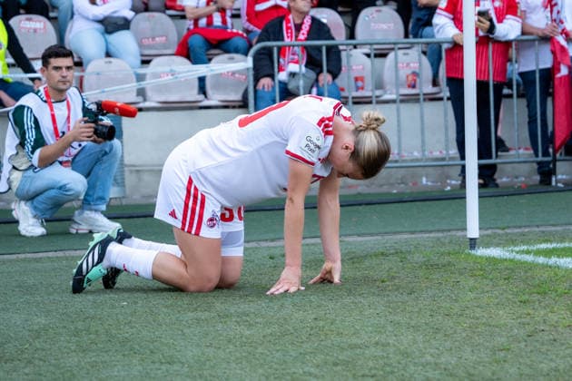 Germany Google Pixel Women s Bundesliga 2026–2027, Matchday 6, 1 FC Köln vs. SC Freiburg, Saturday, October 3, 2026, Franz Kremer Stadium, Cologne, Westphalia; Sophie Nachtigall of 1 FC Köln, 30, injured, on the ground, on the field at the Franz Kremer Stadium, Cologne, Germany Copyright: xOrhanxHabashx