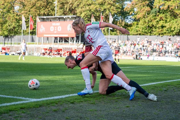 Germany Google Pixel Women s Bundesliga 2026–2027, Matchday 6, 1. FC Köln vs. SC Freiburg, Saturday, October 3, 2026, Franz Kremer Stadium, Cologne, Westfalen, Pauline Bremer, 1 FC Köln, 9: Tackle, game scene, duel, tackle, tackling, dynamic, action, play against Julia Stierli, SC Freiburg, 5: Cologne, Franz Kremer Stadium, Cologne, Germany Copyright: xOrhanxHabashx