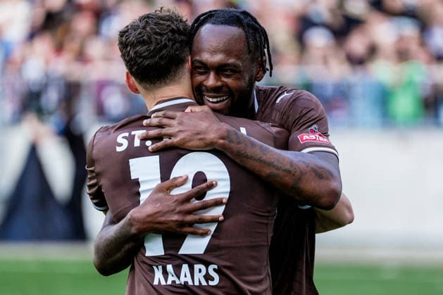Germany Soccer 2. Bundesliga, 1. Bundesliga, Friendly Match, 2026–27 Season, FC St. Pauli vs. Borussia Mönchengladbach, Millerntor Stadium, Hamburg, St. Pauli, Ricky Jade Jones (FC St. Pauli, No. 26) with Martijn Kaars (FC St. Pauli, No. 19), celebrating the 1–1 tie Copyright: xStefanxTrochax