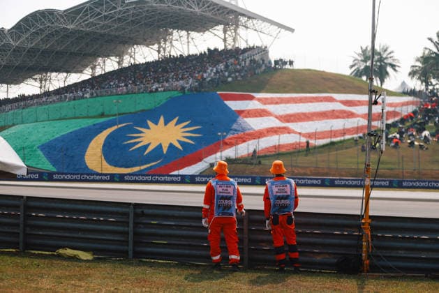F1 - BAHRAIN GRAND PRIX IN MALAYSIA 2026 marshall, commissaire de piste, marshal, marshalls, marshals during the 2026 Formula 1 Bahrain Grand Prix in Malaysia, 16th round of the 2026 Formula One World Championship, WM, Weltmeisterschaft from October 2 to 4, 2026 on the Sepang International Circuit, in Sepang, Malaysia - SepangMalaysia Copyright: xANTONINxVINCENTx