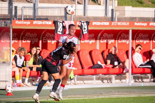 Germany Google Pixel Women s Bundesliga 2026–2027, Matchday 6, 1. FC Köln vs. SC Freiburg, Saturday, October 3, 2026, Franz Kremer Stadium, Cologne, Westfalen, Beke Sterner, 1 FC Köln, 37, and Sabah Seghir, SC Freiburg, 9, header, action, duel, tackle, tackling, Cologne, Franz Kremer Stadium, Cologne, Germany Copyright: xOrhanxHabashx