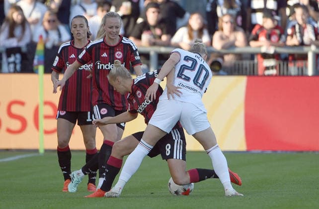 October 3, 2026, xhbx, Soccer Google Pixel Women s Bundesliga, Eintracht Frankfurt vs. FC Bayern Munich, Hanna Bennison (Eintracht Frankfurt Women), Franziska Kett (FC Bayern Munich Women), Frankfurt am Main