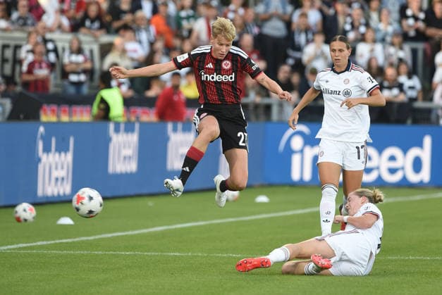 October 3, 2026, xhbx, Soccer Google Pixel Women s Bundesliga, Eintracht Frankfurt vs. FC Bayern Munich, Paulina Krumbiegel (Eintracht Frankfurt Women s Team), Klara Bühl (FC Bayern Munich Women s Team), Alarm Sehitler (FC Bayern Munich Women s Team), Frankfurt am Main
