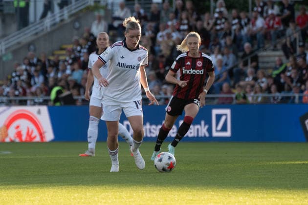 October 3, 2026, xhfmx, Soccer Google Pixel Women s Bundesliga, Eintracht Frankfurt vs. FC Bayern Munich, Alara Åžehitler (FC Bayern Munich) and Rebecka Blomqvist (Eintracht Frankfurt) in a tackle, Frankfurt am Main