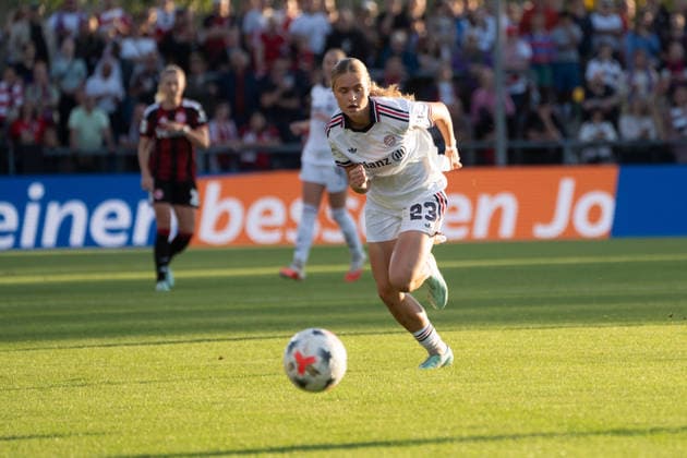 October 3, 2026, xhfmx, Soccer Google Pixel Women s Bundesliga, Eintracht Frankfurt vs. FC Bayern Munich, Sophie Proost, FC Bayern Munich chases after the ball, Frankfurt am Main