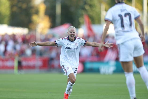 GER, Frankfurt, Eintracht Frankfurt vs. FC Bayern Munich, Google Pixel Women s Bundesliga, Soccer, DFB, 2026–2027 Season, Stadion am Brentanobad, Matchday 6 in Pictures: Klara Bühl, FC Bayern Munich Women s U-17, Goal, Celebration and Joy, Emotions with Pernille Harder, FC Bayern Munich Women’s U-17, DFB, DFL REGULATIONS PROHIBIT ANY USE OF PHOTOGRAPHS AS IMAGE SEQUENCES AND OR QUASI-VIDEO, October 3, 2026 Copyright: HMBxMedia HendrikxHamelau