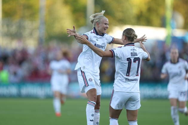 GER, Frankfurt, Eintracht Frankfurt vs. FC Bayern Munich, Google Pixel Women s Bundesliga, Soccer, DFB, 2026–2027 Season, Stadion am Brentanobad, Matchday 6 in Pictures: Klara Bühl, FC Bayern Munich Women s U-17, Goal, Celebration and Joy, Emotions with Pernille Harder, FC Bayern Munich Women’s U-17, DFB, DFL REGULATIONS PROHIBIT ANY USE OF PHOTOGRAPHS AS IMAGE SEQUENCES AND OR QUASI-VIDEO, October 3, 2026 Copyright: HMBxMedia HendrikxHamelau