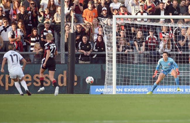 October 3, 2026, xhbx, Soccer, Google Pixel, Women s Bundesliga, Eintracht Frankfurt vs. FC Bayern Munich, Goal scored, Goal making the score 0–1, Klara Bühl (FC Bayern Munich Women), Paulina Krumbiegel (Eintracht Frankfurt Women), Lina Altenburg (Eintracht Frankfurt Women), Frankfurt am Main