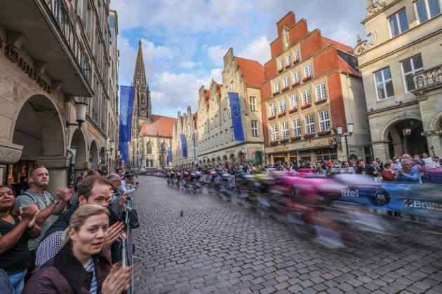 Cycling: UCI ProSeries Men s Elite 20 Sparkassen Münsterland Giro on October 3, 2026. The peloton rides through the Prinzipalmarkt. xJRx