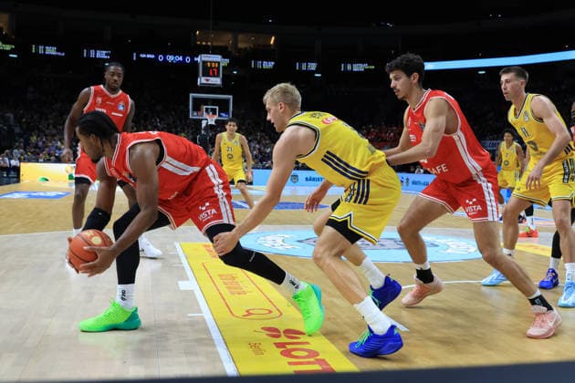 October 3, 2026, Germany, GER, DEU, Basketball, 1st Bundesliga, Day 1, 2026–2027 Season, Berlin, ALBA Berlin vs. Bamberg, Sam Griesel (ALBA Berlin) 5, Jordan Wright (Bamberg) 3, Yuval Hochstadter (Bamberg) 66, nordphoto GmbH, Engler Berlin, Uber Arena, Berlin, Germany Copyright: xNordphotox xEnglerx