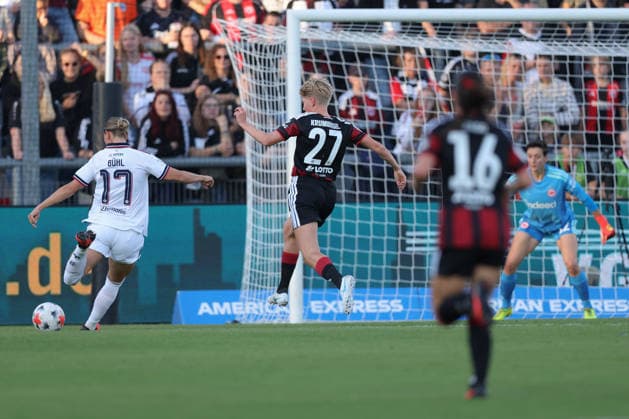Eintracht Frankfurt vs. FC Bayern Munich, Google Pixel Women s Bundesliga: Goal to make it 0–1 by Klara Bühl of FC Bayern Munich, 17, past goalkeeper Lina Altenburg, Eintracht Frankfurt, 12. Match of the Google Pixel Women’s Bundesliga between Eintracht Frankfurt and FC Bayern Munich on October 3, 2026, at the Stadion am Brentanobad in Frankfurt am Main, Frankfurt am Main, Hesse, Germany. Stadion am Brentanobad