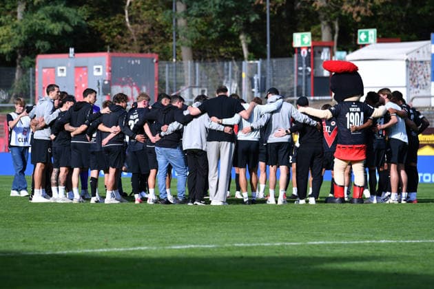 Soccer Friendly Match: FC Viktoria Köln vs. 1. FC Köln on October 3, 2026, at Sportpark Höhenberg in Cologne. The FC Viktoria Köln players gather for a post-game huddle. xRx