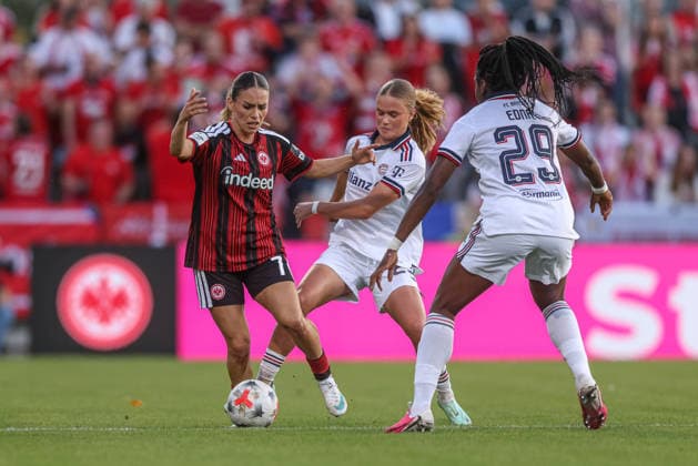 GER, Frankfurt, Eintracht Frankfurt vs. FC Bayern Munich, Google Pixel Women s Bundesliga, Soccer, DFB, 2026–2027 Season, Stadion am Brentanobad, Matchday 6 in pictures: from left, Ereleta Memeti (Eintracht Frankfurt Women’s Team, No. 7) and Sophie Proost (FC Bayern Munich Women’s Team, No. 23). DFB and DFL regulations prohibit any use of photographs as image sequences and or quasi-video, October 3, 2026 Copyright: HMBxMedia HendrikxHamelau