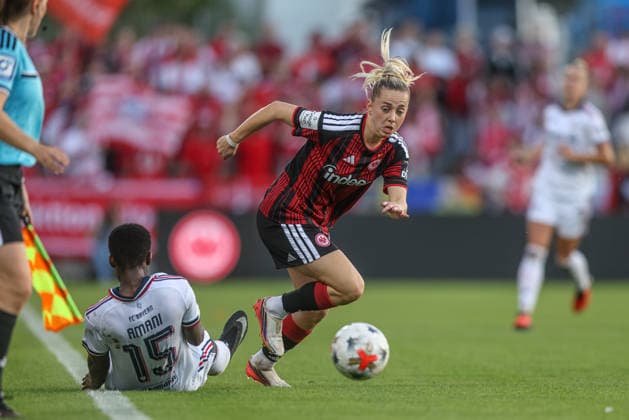 GER, Frankfurt, Eintracht Frankfurt vs. FC Bayern Munich, Google Pixel Women s Bundesliga, Soccer, DFB, 2026–2027 Season, Stadion am Brentanobad, Matchday 6: Pictured (from left) Bernadette Amani, FC Bayern Munich Women s Team 15, Nina Lührsen, Eintracht Frankfurt Women’s Team, No. 11. DFB and DFL regulations prohibit any use of photographs as image sequences and or quasi-video. October 3, 2026 Copyright: HMBxMedia HendrikxHamelau