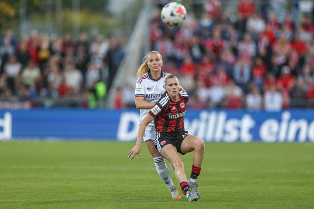 GER, Frankfurt, Eintracht Frankfurt vs. FC Bayern Munich, Google Pixel Women s Bundesliga, Soccer, DFB, 2026–2027 Season, Stadion am Brentanobad, Matchday 6 in pictures (from left): Glodis, Perla, Viggosdottir, FC Bayern Munich Women 4, Laura Freigang, Eintracht Frankfurt Women’s Team, No. 10; tackle. DFB and DFL regulations prohibit any use of photographs as image sequences and or quasi-video. October 3, 2026 Copyright: HMBxMedia HendrikxHamelau