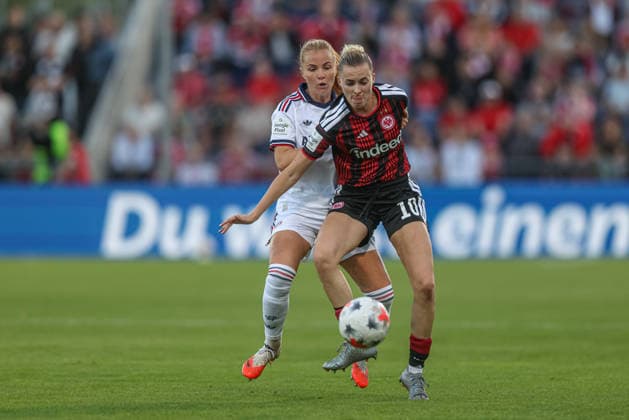 GER, Frankfurt, Eintracht Frankfurt vs. FC Bayern Munich, Google Pixel Women s Bundesliga, Soccer, DFB, 2026–2027 Season, Stadion am Brentanobad, Matchday 6 in pictures (from left): Glodis, Perla, Viggosdottir, FC Bayern Munich Women 4, Laura Freigang, Eintracht Frankfurt Women’s Team, No. 10; tackle. DFB and DFL regulations prohibit any use of photographs as image sequences and or quasi-video. October 3, 2026 Copyright: HMBxMedia HendrikxHamelau