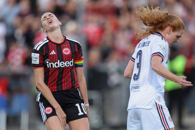Eintracht Frankfurt vs. FC Bayern Munich, Google Pixel Women s Bundesliga: Laura Freigang (Eintracht Frankfurt, 10) on the left, Stine Ballisager (FC Bayern Munich) on the right, 3 Match of the Google Pixel Women’s Bundesliga between Eintracht Frankfurt and FC Bayern Munich on October 3, 2026, at the Stadion am Brentanobad in Frankfurt am Main, Frankfurt am Main, Hesse, Germany; Stadion am Brentanobad