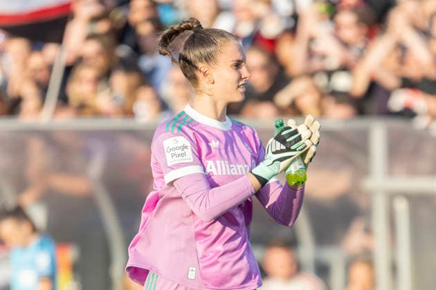 Google Pixel Women s Bundesliga Eintracht Frankfurt vs. FC Bayern Munich, October 3, 2026 Ena Mahmutovic FC Bayern Munich 1, Cutout, Portrait, Eintracht Frankfurt vs. FC Bayern Munich, Frankfurt, Stadion am Brentanobad, October 3, 2026 Copyright: xBEAUTIFULxSPORTS Gawlikx