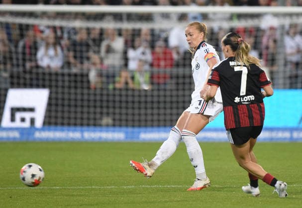 October 3, 2026, xhbx, Soccer Google Pixel Women s Bundesliga, Eintracht Frankfurt vs. FC Bayern Munich, Glodis Perla Viggosdottir (FC Bayern Munich Women), Ereleta Memeti (Eintracht Frankfurt Women), Frankfurt am Main