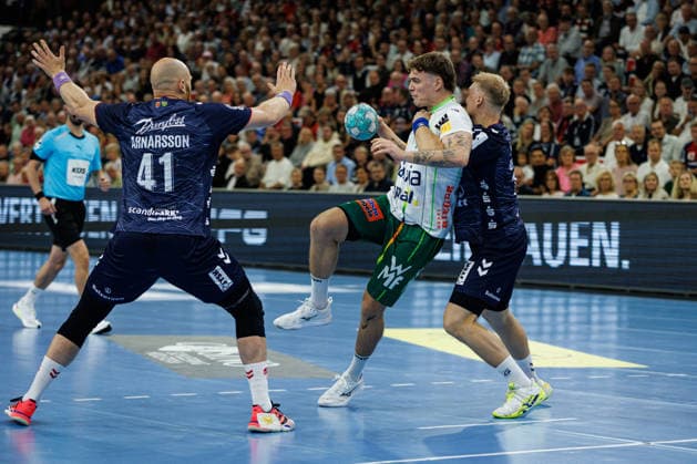 Opel HBL SG Flensburg Handewitt vs. FRISCH AUF Göppingen, Oct. 3, 2026: Victor Klöve (No. 07), Frisch auf Göppingen vs. Arnar Freyr Arnarsson (No. 41), SG Flensburg Handewitt and Emil Siersbaek Bergholt No. 14, SG Flensburg Handewitt Opel HBL SG Flensburg Handewitt vs. FRISCH AUF Göppingen, GGW Arena on October 3, 2026 Copyright: xBEAUTIFULxSPORTS MarioxM.xKobergx