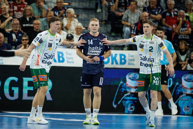 Opel HBL SG Flensburg Handewitt vs. FRISCH AUF Göppingen, October 3, 2026. Battle at the Circle: Victor Klöve (No. 07), Frisch auf Göppingen; Emil Siersbaek Bergholt (No. 14), SG Flensburg Handewitt, Oskar Neudeck No. 02, Frisch auf Göppingen Opel HBL SG Flensburg Handewitt vs. FRISCH AUF Göppingen, GGW Arena on October 3, 2026 Copyright: xBEAUTIFULxSPORTS MarioxM.xKobergx