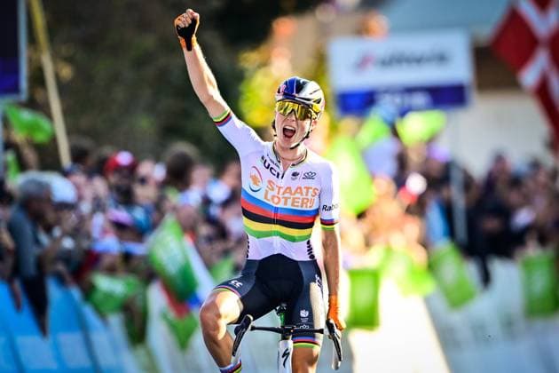 UEC 2026 Road European Championships Ljubljana 03 10 2026 LJUBLJANA, SLOVENIA - OCTOBER 03 : Vollering Demi (NED) of FDJ United crosses the finish line and celebrates the victory during the Women Elite cycling road race of the 2026 UEC Road European Championships Ljubljana. An UCI Continental Championships cycling race of 130 km with start in Ljubljana and finish in Sencur on October 3, 2026 in Ljubljana, Slovenia, 03 10 2026 Ljubljana Slovenia  Copyright: xJanxDexMeuleneirx