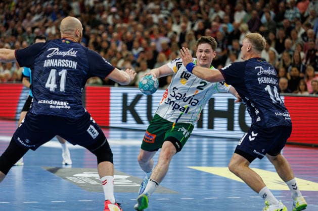 Opel HBL SG Flensburg Handewitt vs. FRISCH AUF Göppingen, October 3, 2026: Oskar Neudeck (No. 02), Frisch auf Göppingen vs. Arnar Freyr Arnarsson (No. 41), SG Flensburg Handewitt and Emil Siersbaek Bergholt No. 14, SG Flensburg Handewitt Opel HBL SG Flensburg Handewitt vs. FRISCH AUF Göppingen, GGW Arena on October 3, 2026 Copyright: xBEAUTIFULxSPORTS MarioxM.xKobergx