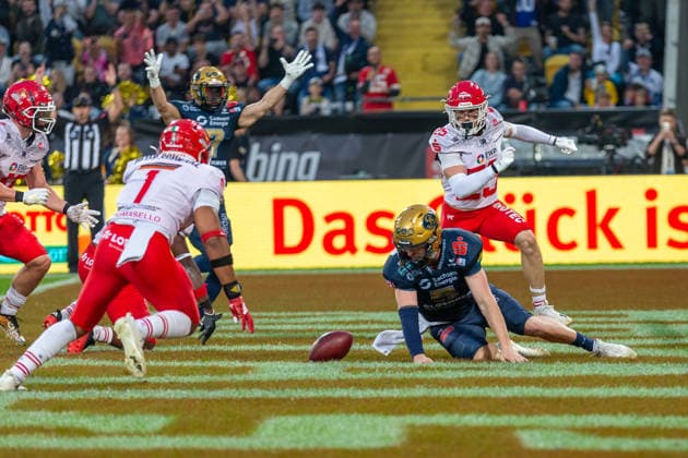 Rocky Lombardi (Dresden Monarchs, 05 Quarter Back) loosing the ball in the endzone but can recover it for the touchdown Dresden Monarchs vs Potsdam Royals, American Football, German Football League, Week 22, Championship Game, 2026, 03.10.2026, Dresden Rudolf Harbig Stadion Saxony Germany Copyright: xPFA SebastianxJustx