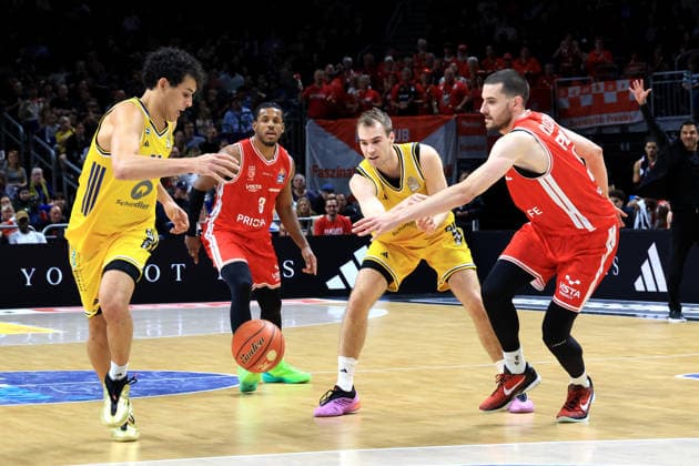 October 3, 2026, Germany, GER, DEU, Basketball, 1st Bundesliga, Day 1, 2026–2027 Season, Berlin, ALBA Berlin vs. Bamberg, BRANDON ANGEL (ALBA Berlin) 21, MALTE DELOW (ALBA Berlin) 6, Daniel Keppeler (Bamberg) 31, Jordan Wright (Bamberg) 3, nordphoto GmbH, Engler Berlin, Uber Arena, Berlin, Germany Copyright: xNordphotox xEnglerx
